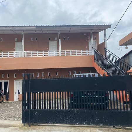 Ron'S Guest House Berastagi Backpacker Rooms 외부 사진