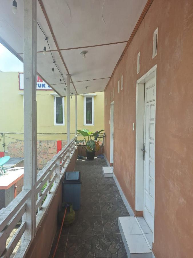 Ron'S Guest House Berastagi Backpacker Rooms 외부 사진