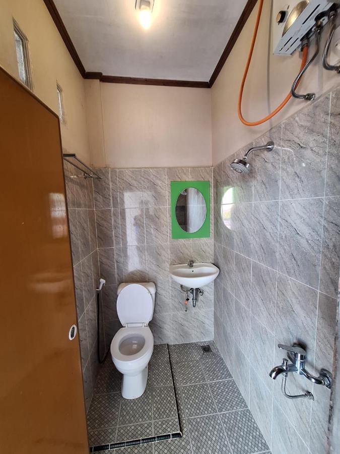 Ron'S Guest House Berastagi Backpacker Rooms 외부 사진