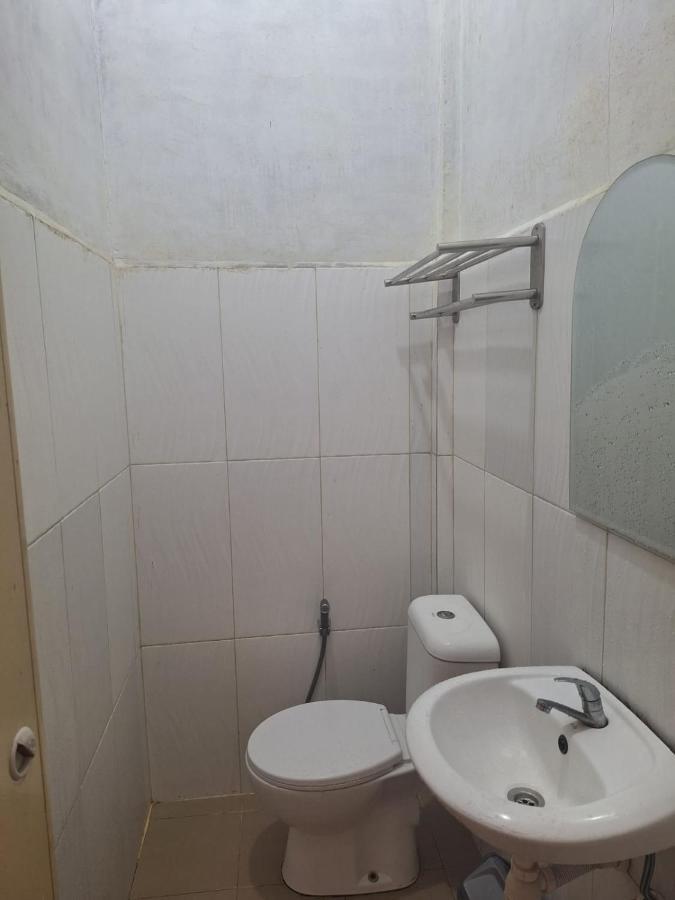 Ron'S Guest House Berastagi Backpacker Rooms 외부 사진