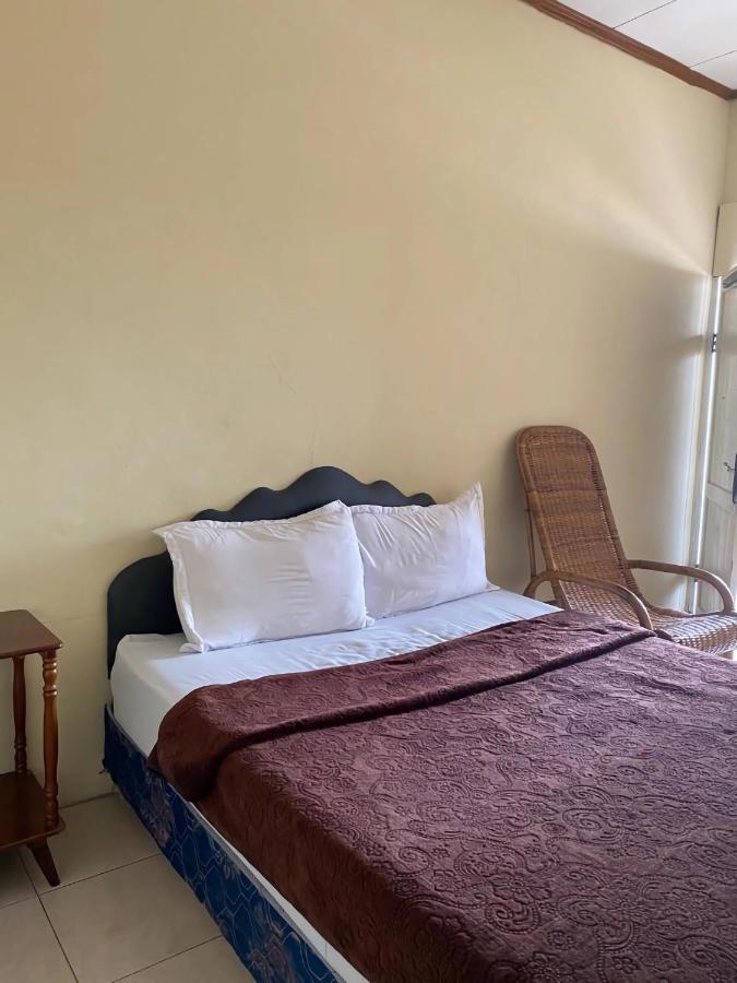 Ron'S Guest House Berastagi Backpacker Rooms 외부 사진
