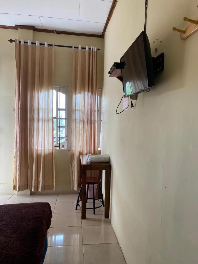 Ron'S Guest House Berastagi Backpacker Rooms 외부 사진